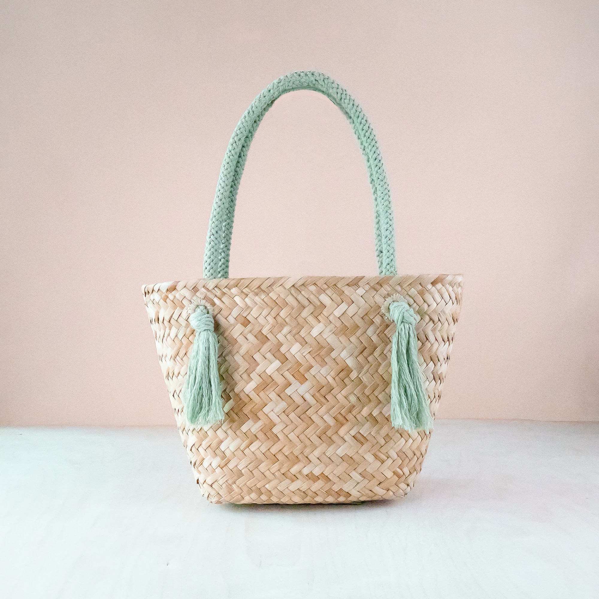 Soft Seagrass Hand Bag 03